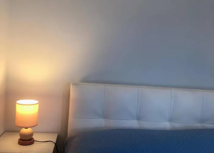Trilocale Con Terrazza E Garage Ferienhaus