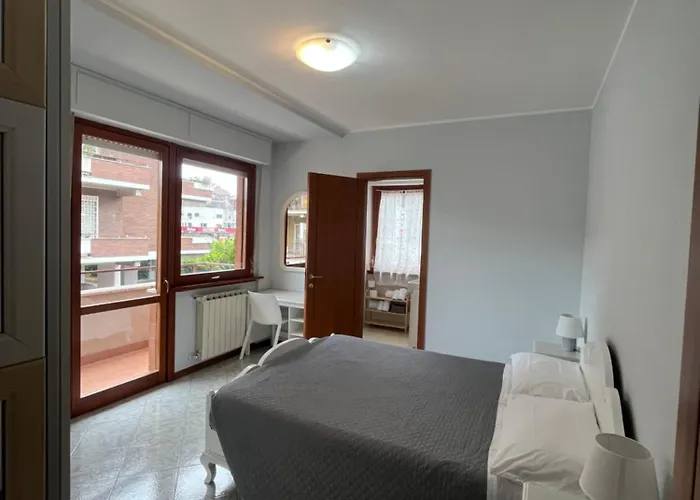 Ferienhaus Trilocale Con Terrazza E Garage Rom